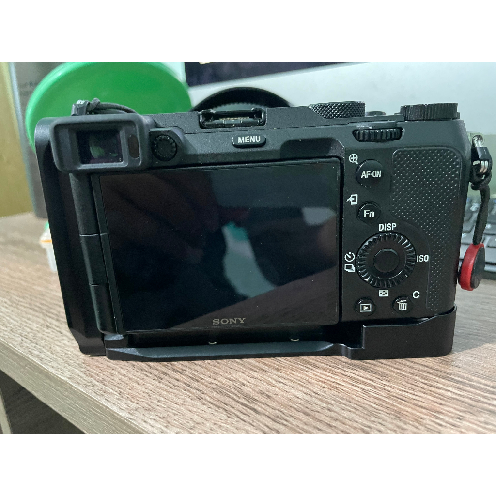 Đế thép L Plate dành cho máy ảnh Sony A7C