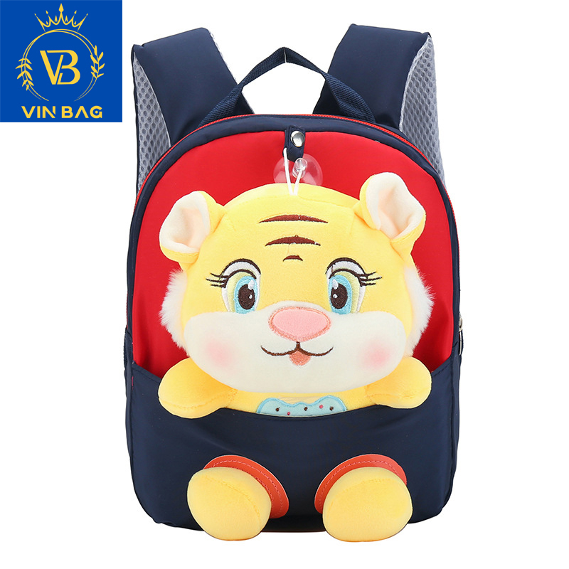 Balo mẫu giáo kèm thú bông đáng yêu và ngộ nghĩnh, cặp mầm non cho bé trai và bé gái đang là trend của năm 2023