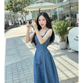 Đầm váy nữ kiểu hai dây dáng xòe với tôn màu xanh chủ đạo thiết kế độc đáo cực kì chanh xả, dành cho nàng diện đi tiệc