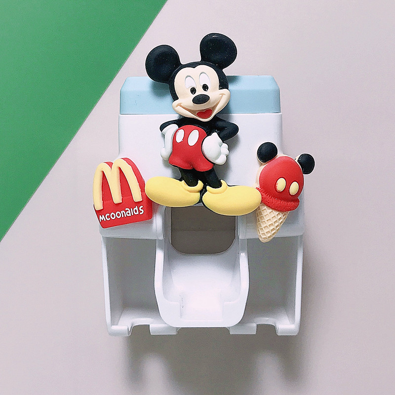 Dụng cụ nặn kem đánh răng cho bé có kèm treo bàn chải hình xinh xắn giúp bé dễ dàng lấy kem đánh răng và thích đánh răng