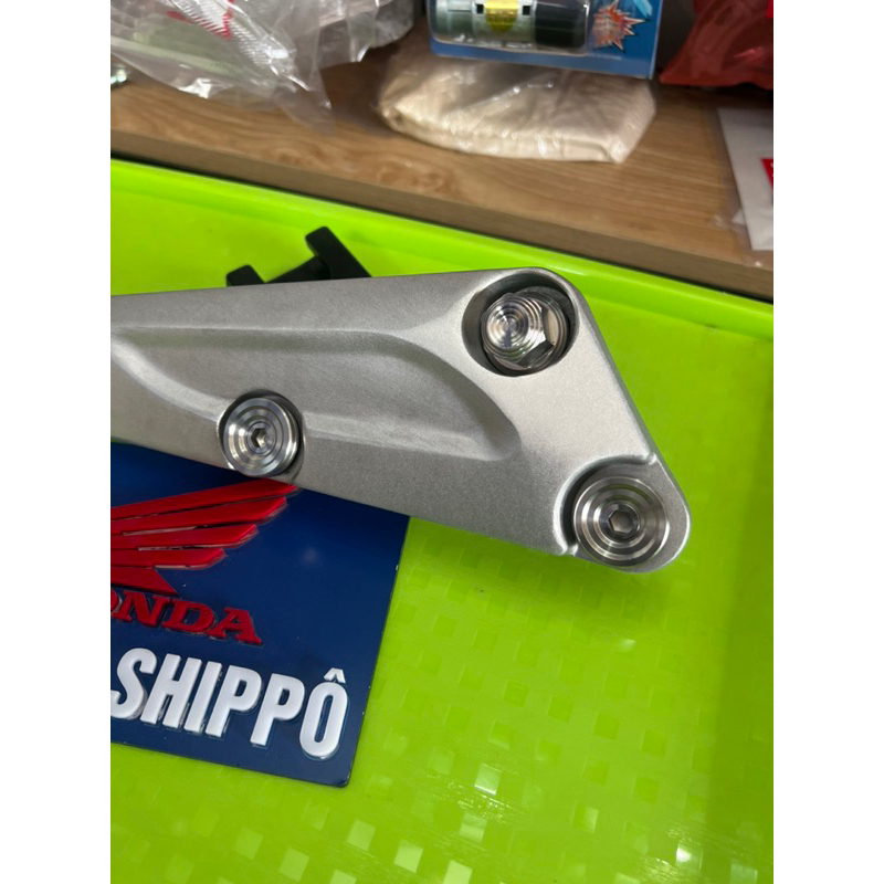 Ốc salaya gác chân sau wave nhỏ alpha zx fu1