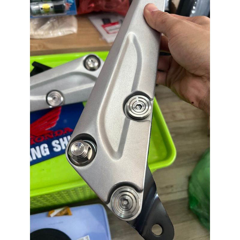 Ốc salaya gác chân sau wave nhỏ alpha zx fu1