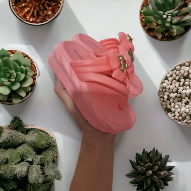 Dép xỏ ngón bé gái đế cao siêu mềm, nơ gấu dâu siêu nhẹ mềm êm chân