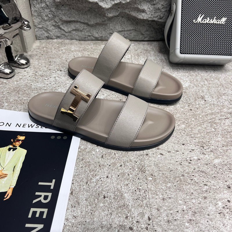 Dép lê nam 2 quai HM da bò đế cao khuy đính khuy H vàng