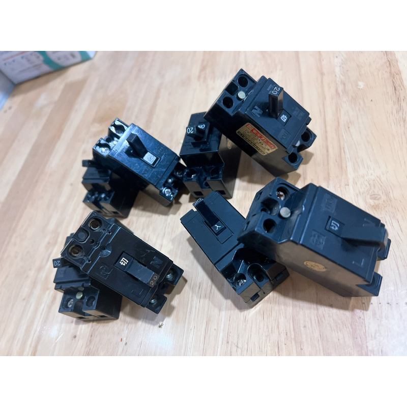 Cầu dao hàng Bãi Nhật 20A