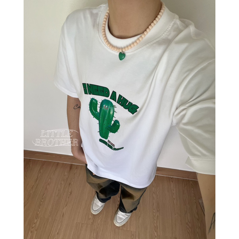 Áo thun I NEED A HUG unisex nam nữ by Littlebrother