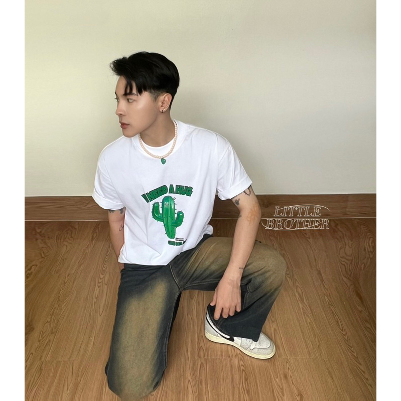 Áo thun I NEED A HUG unisex nam nữ by Littlebrother