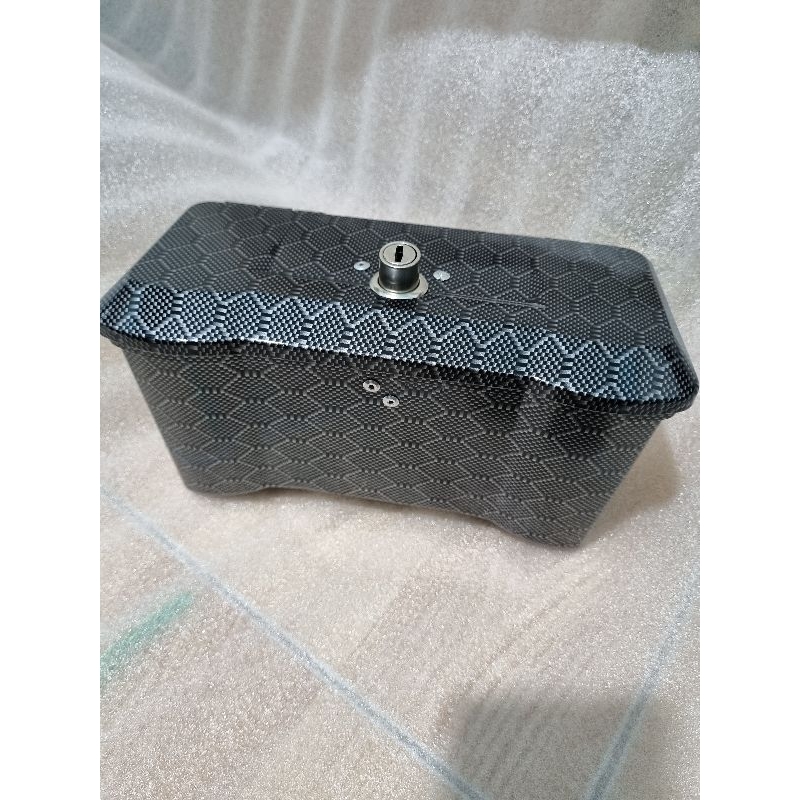 Hộc giữa đựng đồ của xe winner / exciter / air blade carbon