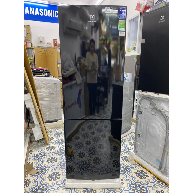 Tủ lạnh Electrolux Inverter 308 lít EBB3402K-A - HÀNG CHÍNH HÃNG