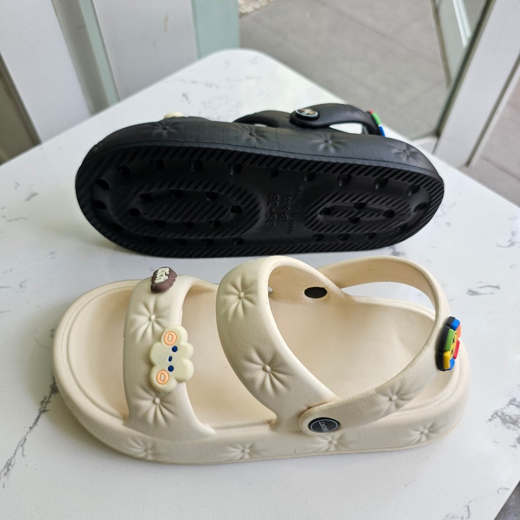 Giày Sandal Nữ 2 Quai Đính Sticker Dễ Thương Kiểu Dáng Bánh Mì, Sandal Học Sinh Xinh Xắn Chất Liệu E