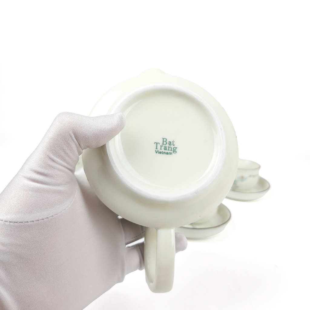 Bộ Ấm Trà Gốm Sứ Bát Tràng Linh Khang Men Kem Dáng Vuông Hoạ Tiết Đào Xanh Vẽ Tay Cao Cấp