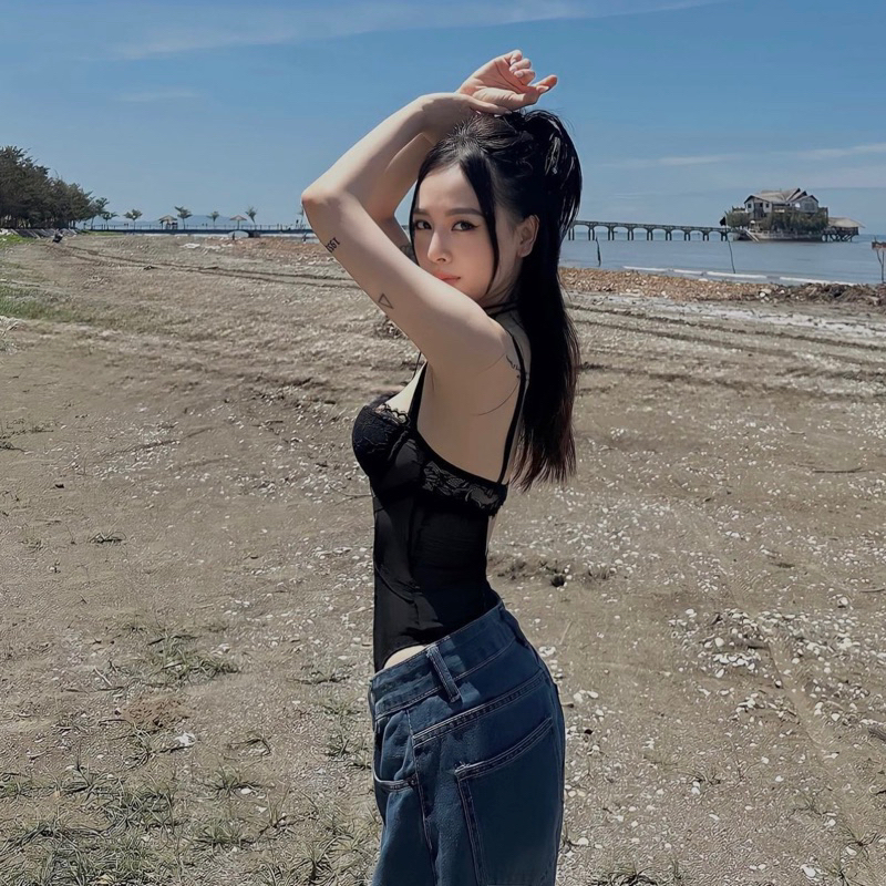 Bodysuit ren cup ngang dây vai cách điệu ôm body