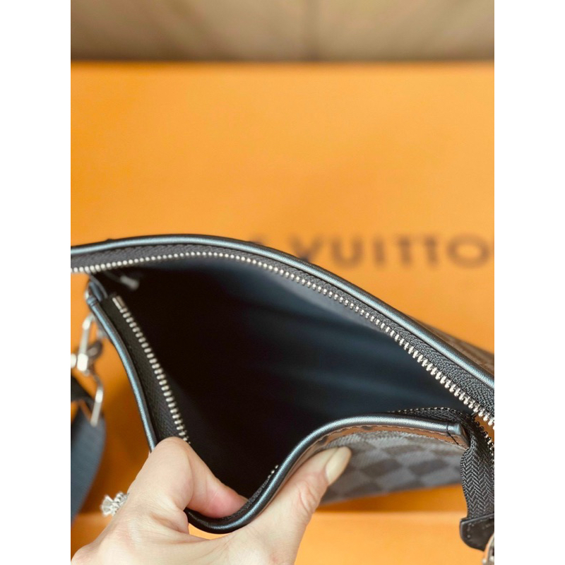 Túi đeo chéo lv 81124 fullbox nam châm xịn sò