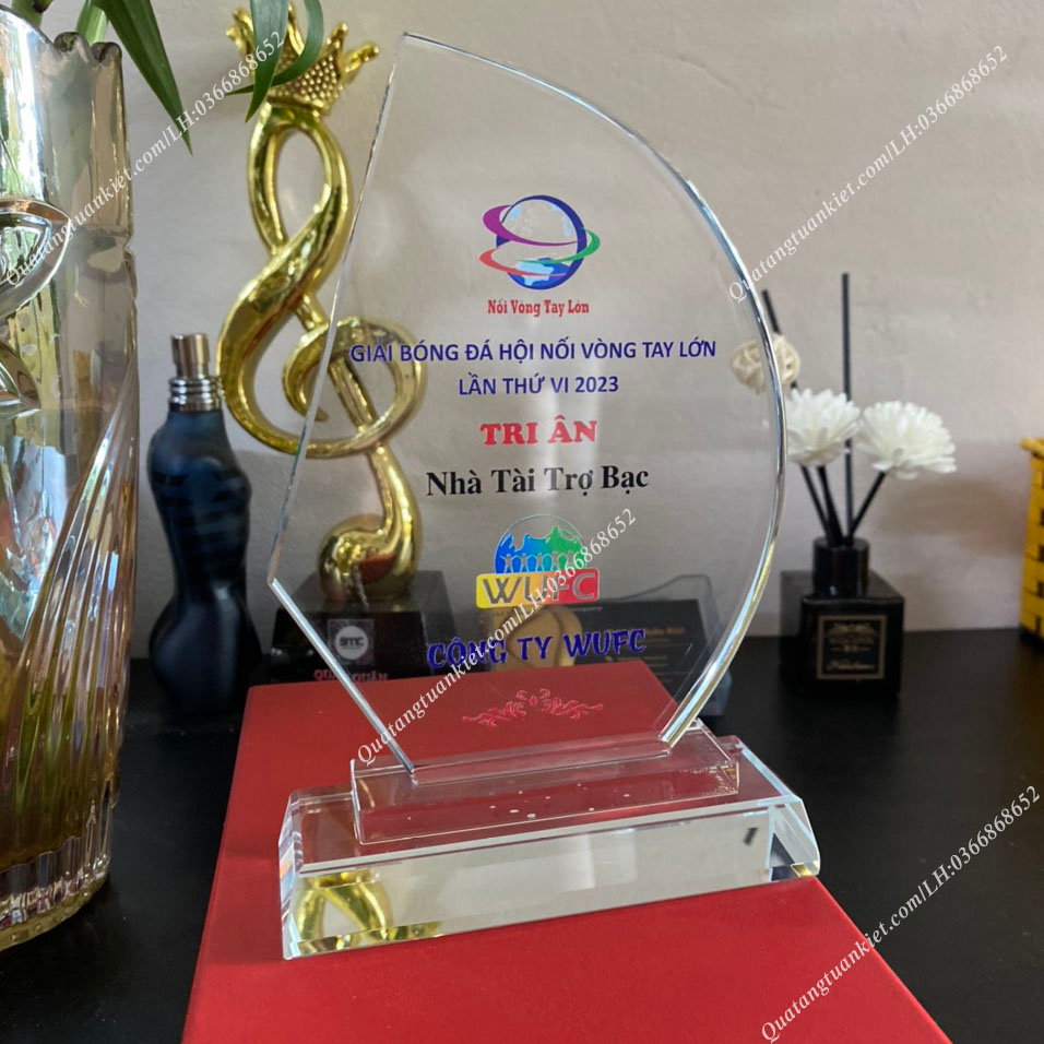 Cúp vinh danh pha lê K9 buồm thẳng cao cấp