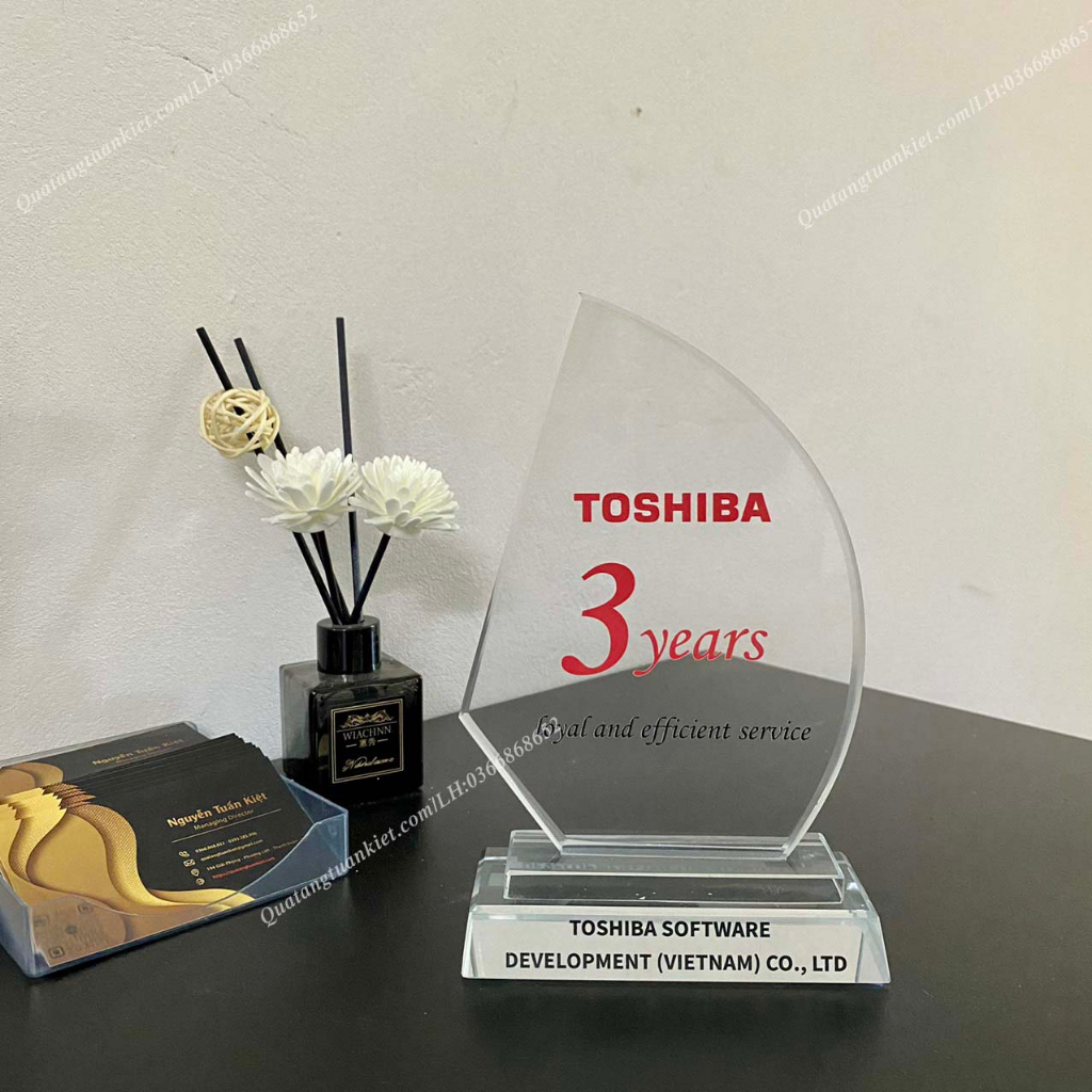 Cúp vinh danh pha lê K9 buồm thẳng cao cấp