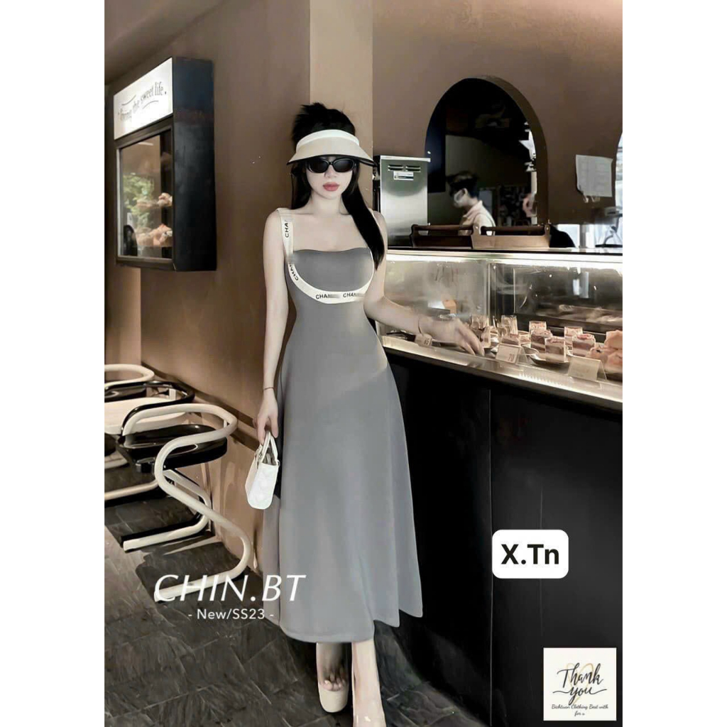 Đầm phom dài kiểu 2 dây chữ U.