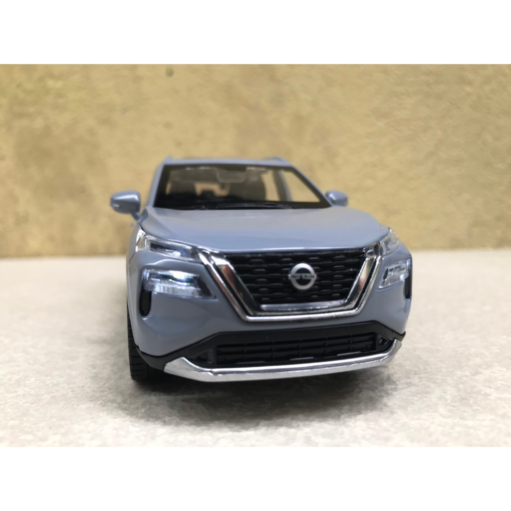 Mô hình xe ô tô NISSAN Xtrail 2023 1:32