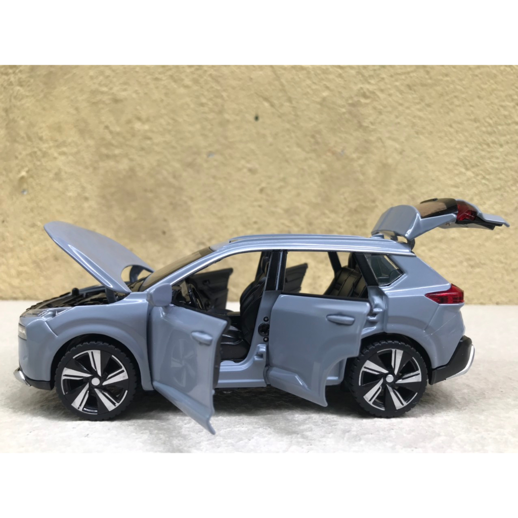 Mô hình xe ô tô NISSAN Xtrail 2023 1:32
