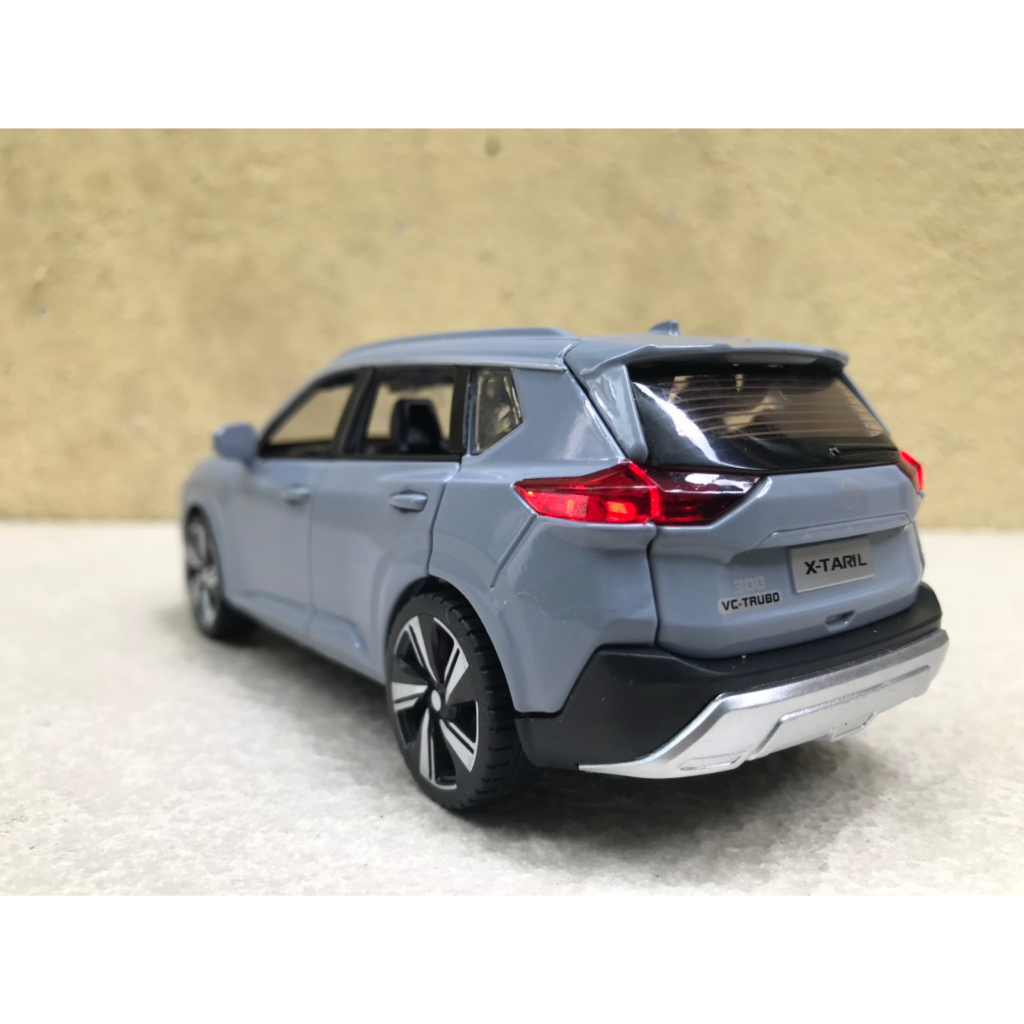 Mô hình xe ô tô NISSAN Xtrail 2023 1:32