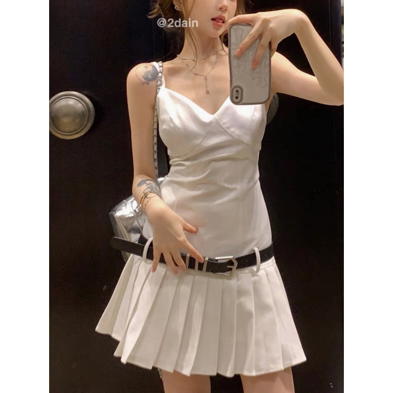 Váy hai dây xếp ly kèm thắt lưng