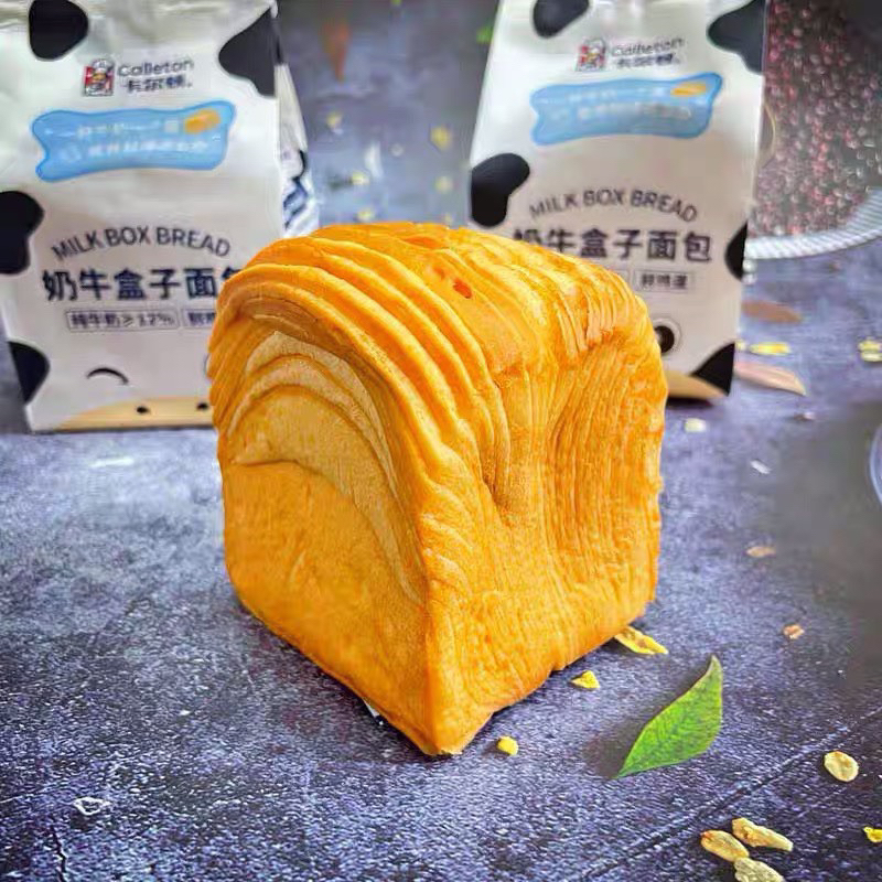 Bánh mì bơ sữa ngàn lớp Calleton 80gr (1 cái)