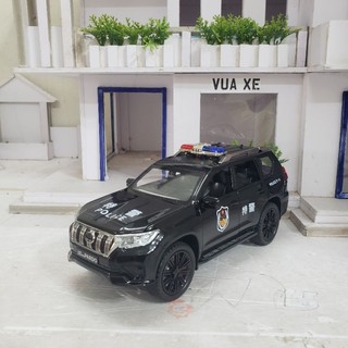 Mô hình xe ô tô cảnh sát Toyota Land Cruiser Prado tỉ lệ 1:24 có còi hú và đèn nhấp nháy chuyên dụng