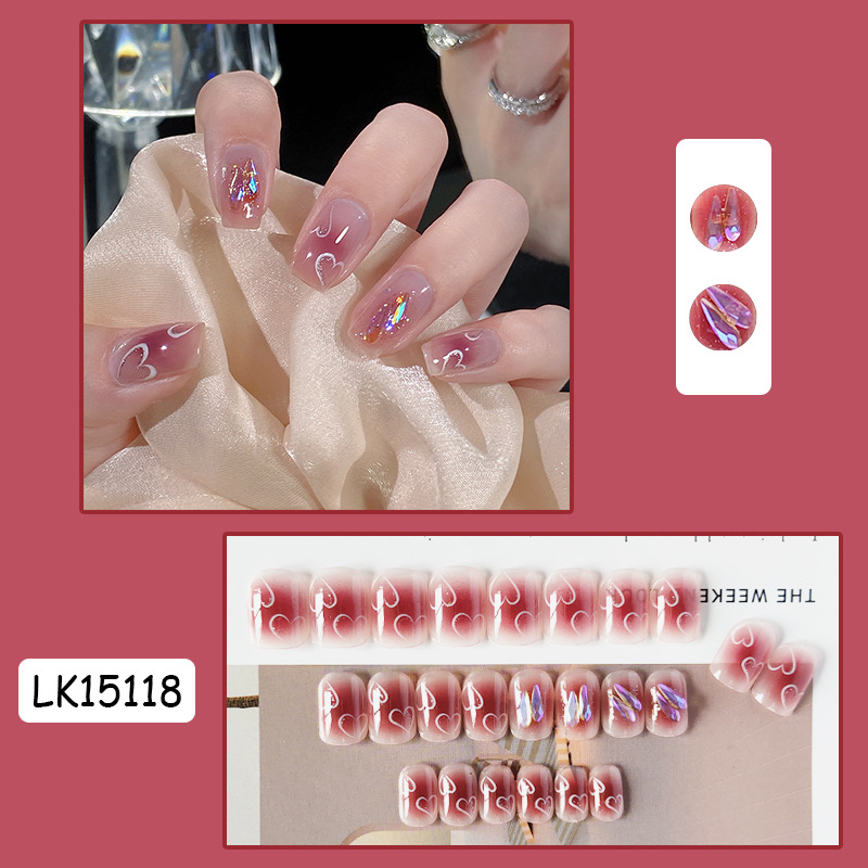 Móng tay giả Chinaa Nii form ngắn màu hồng họa tiết trái tim.