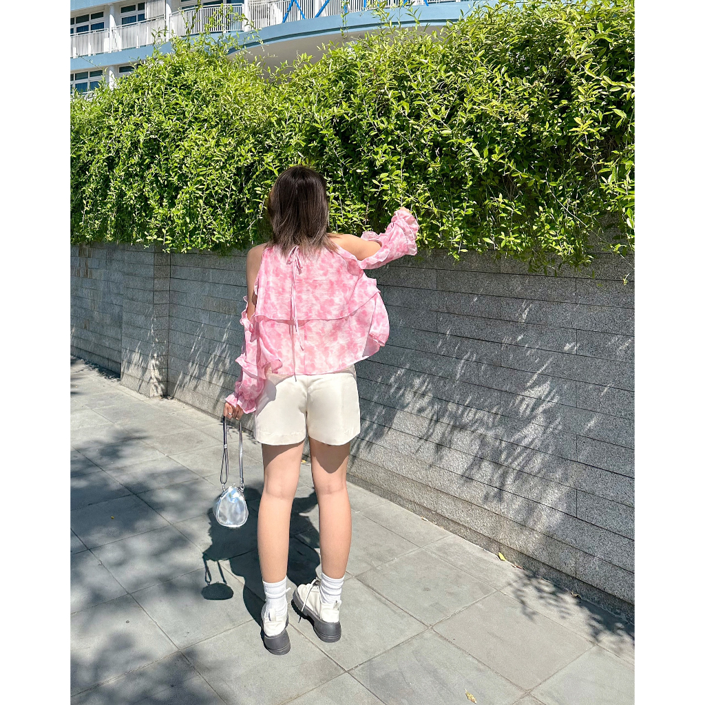 Áo yếm bèo form rộng điểm nhấn khoét vai cột nơ phía sau xinh xắn Lami Top  - Sibling House