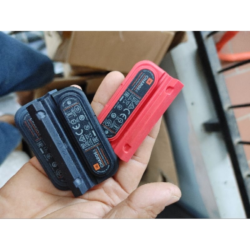 Chụp chân sạc JBL Charge 4