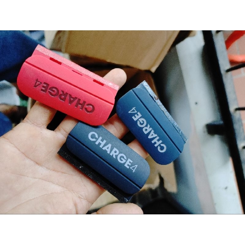 Chụp chân sạc JBL Charge 4