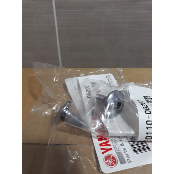 Ốc và khâu bắt mặt nạ Exciter 2006_2010 Yamaha