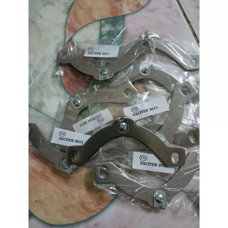 Bát giữ đèn lái ex 135 hàng cao cấp