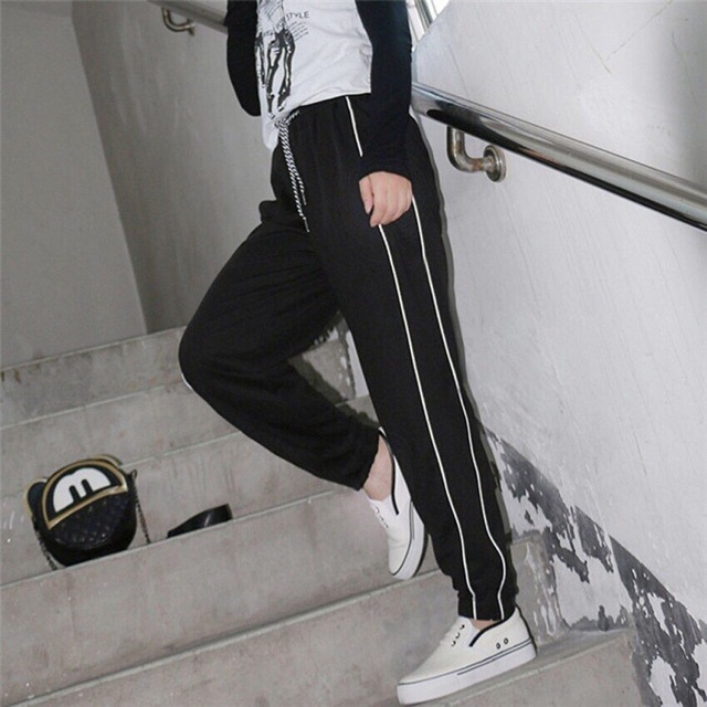 Quần thể thao 2 sọc cho nam và nữ chưa bao giờ hết hot