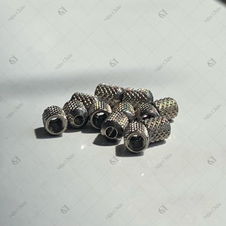 Ốc vặn kim của máy thần thánh