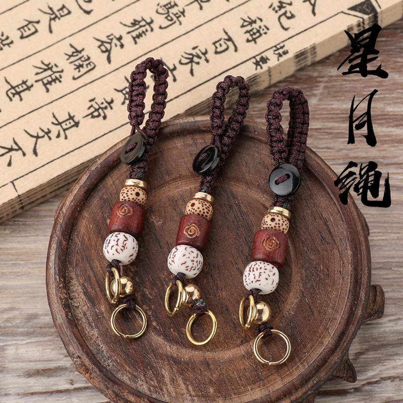 Dây móc khoá ô tô xe máy tết thủ công, gắn sẵn hạt bồ đề.