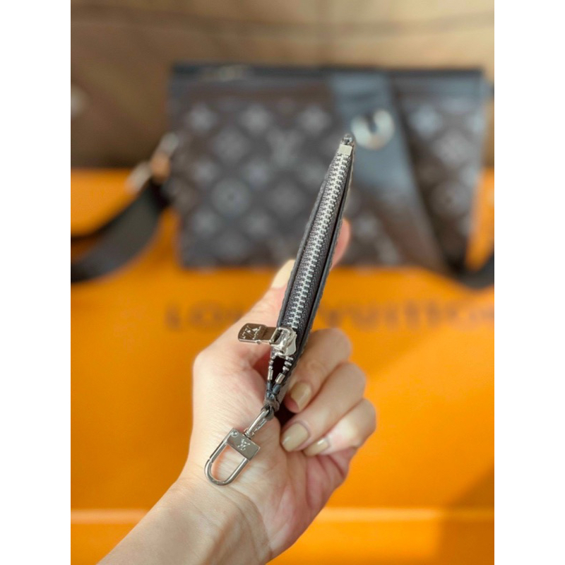 Túi đeo chéo lv 81124 fullbox nam châm xịn sò