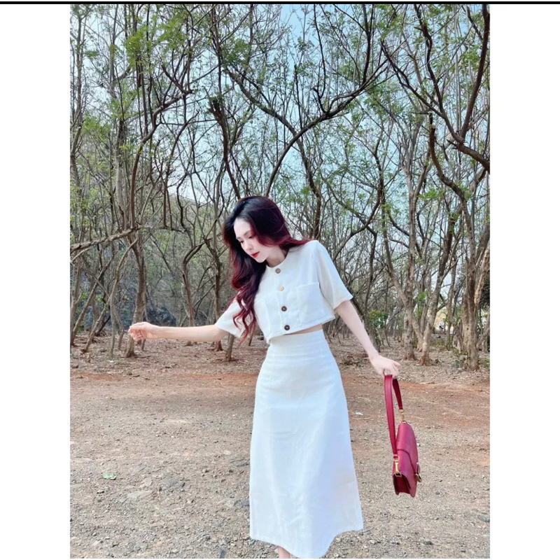 SET ÁO CROPTOP FORM RỘNG NÚT GỖ + CHÂN VÁY SUÔNG MIDI