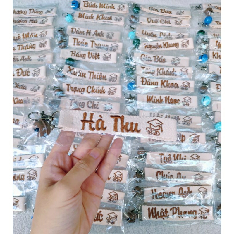 .Nametagthêu theo yêu cầu.