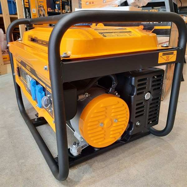 Máy phát điện 2.8kw dùng xăng pha nhớt Ingco GE30005