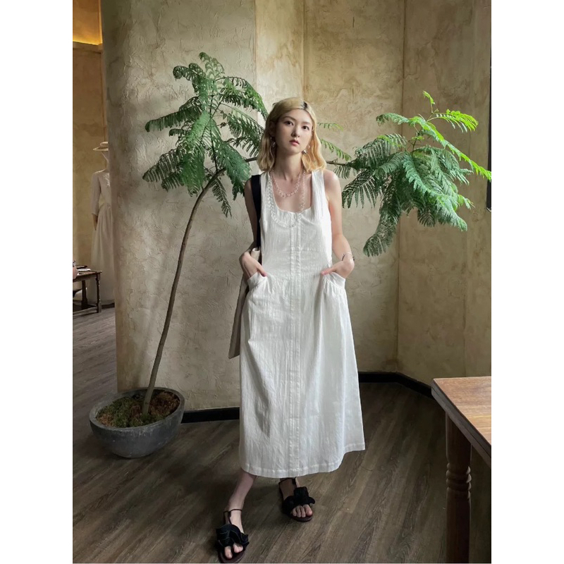 Váy trắng thiết kế bện sau lưng
