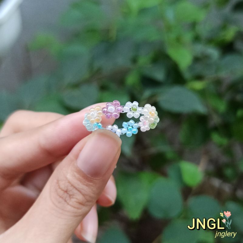 Nhẫn hạt cườm gạo kết hoa nhí