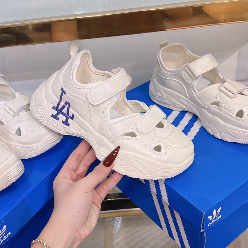 Giày thể thao rọ kem đế 5 phân chữ LA đen &LA xanh-HTN