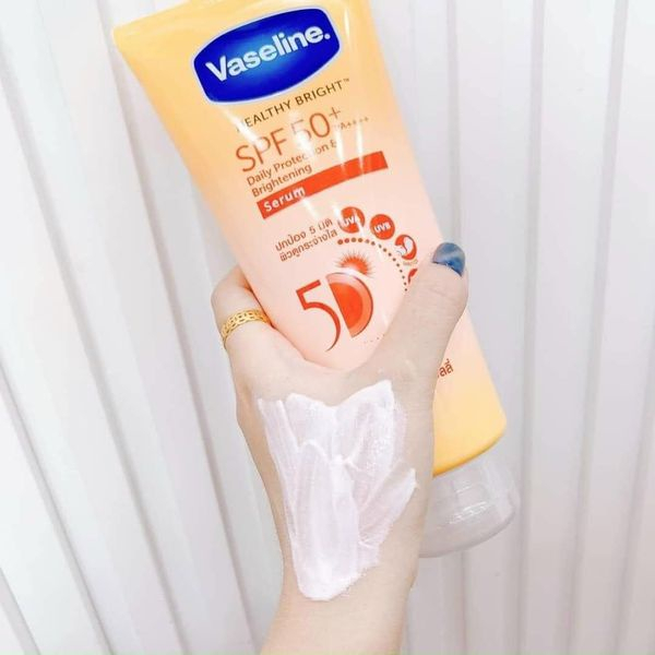 Dưỡng Thể Dưỡng Trắng Sáng Da Vaseline