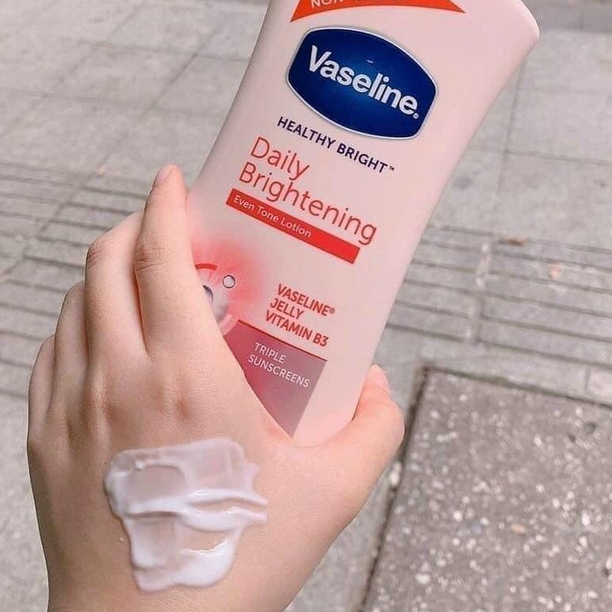 Dưỡng Thể Dưỡng Trắng Sáng Da Vaseline