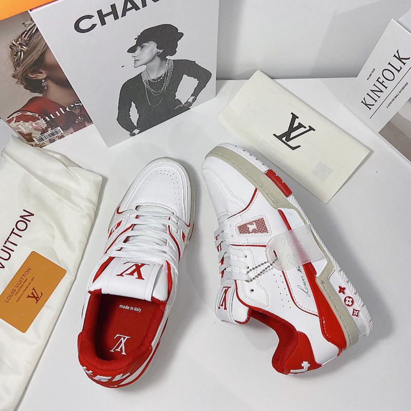 GIÀY LV TRAINER #54 TRẮNG ĐỎ LAI AU SS23 - Giày LV Trắng Viền Đỏ Cao Cấp Bản Mới