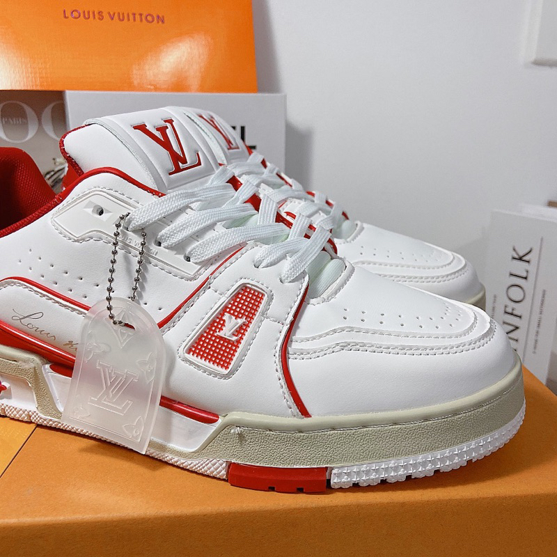 GIÀY LV TRAINER #54 TRẮNG ĐỎ LAI AU SS23 - Giày LV Trắng Viền Đỏ Cao Cấp Bản Mới
