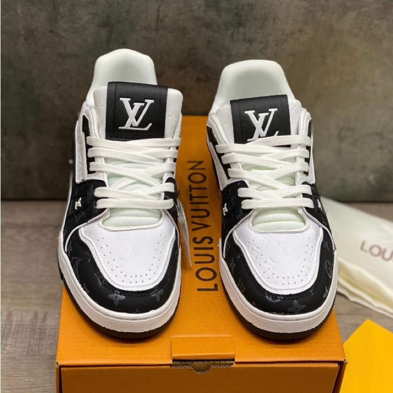 GIÀY LV TRAINER SNEAKER WHITE BLACK CAVAS BẢN MỚI SS23 LAI AU - LV TRẮNG ĐEN