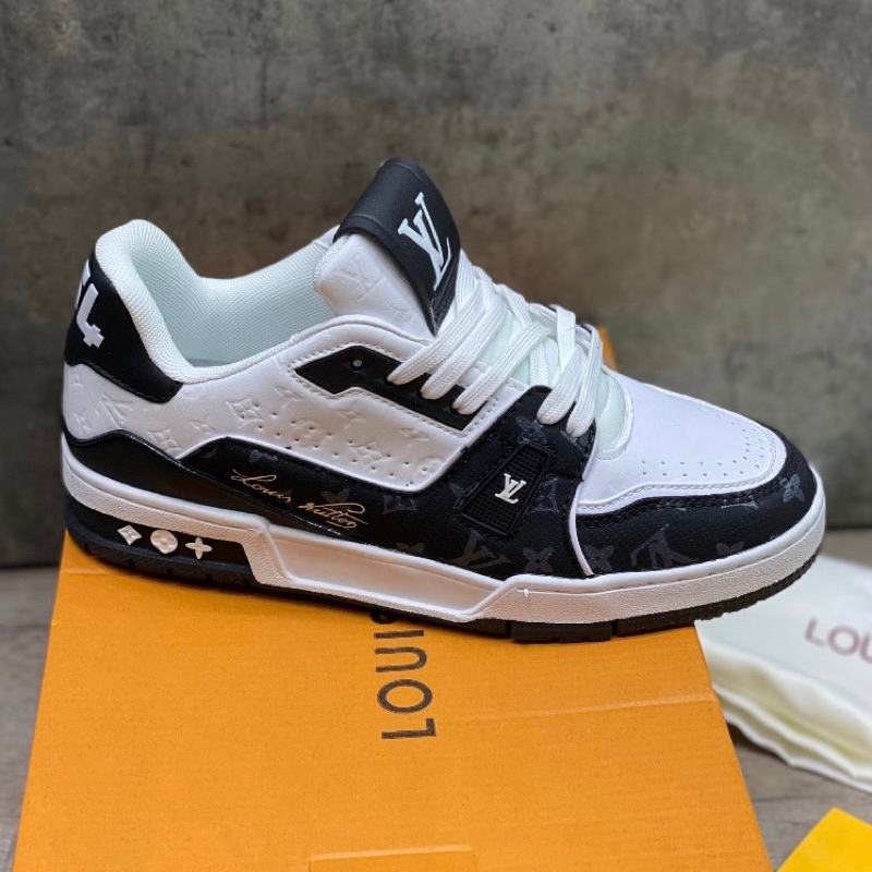 GIÀY LV TRAINER SNEAKER WHITE BLACK CAVAS BẢN MỚI SS23 LAI AU - LV TRẮNG ĐEN