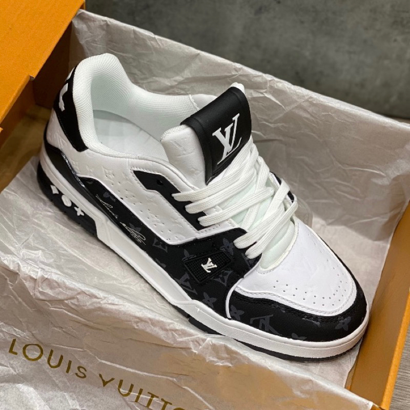 GIÀY LV TRAINER SNEAKER WHITE BLACK CAVAS BẢN MỚI SS23 LAI AU - LV TRẮNG ĐEN