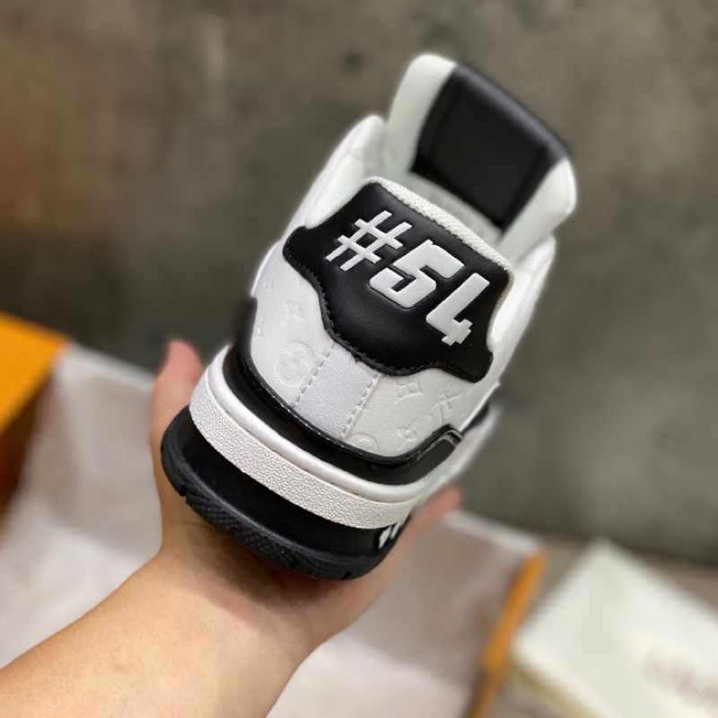 GIÀY LV TRAINER SNEAKER WHITE BLACK CAVAS BẢN MỚI SS23 LAI AU - LV TRẮNG ĐEN
